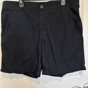 Columbia Men's Black Flat-Front Shorts 38 EUC Lightweight Casual Preppy Sporty